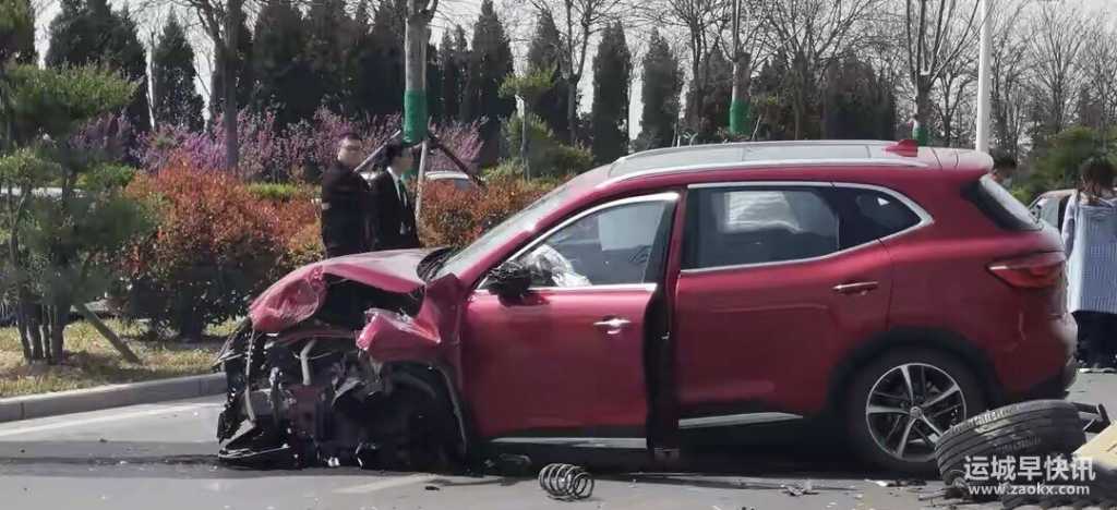 图片[4]-【突发】运城学苑北路发生一起交通事故，红色的SUV轮胎都撞掉了…-运城早快讯